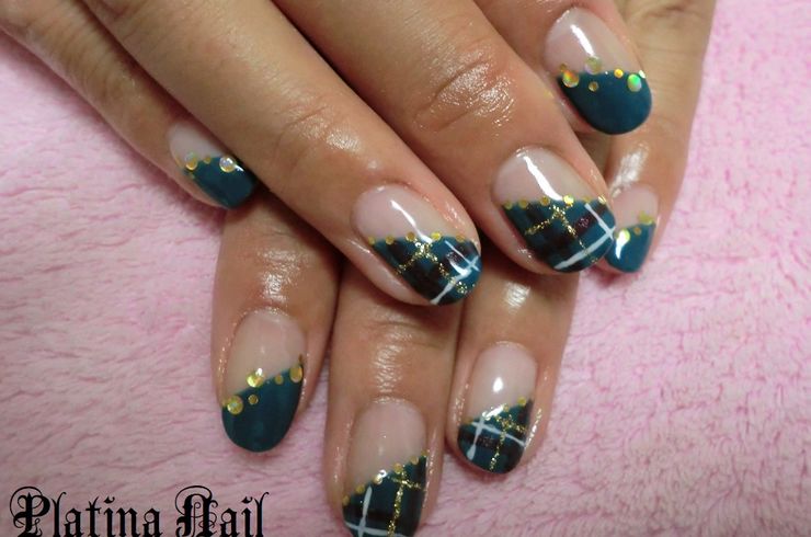 南武線 ショートネイル 斜めフレンチ 谷保でおしゃれなネイルなら当店が一押しです