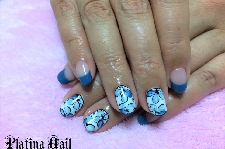 青系のフラワーネイル フレンチネイル